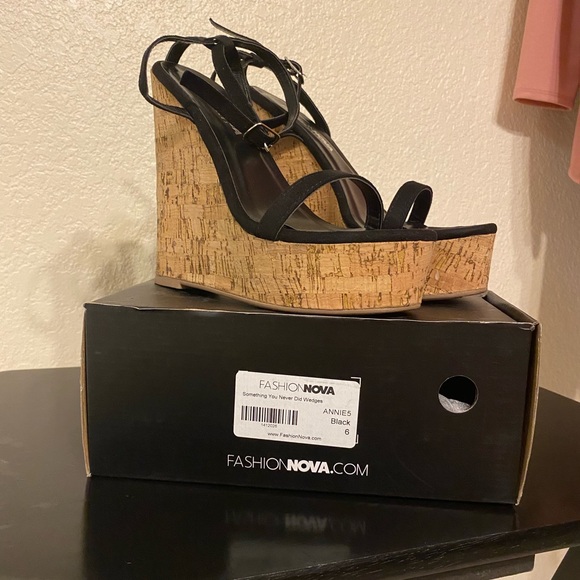 Fashionova Wedge Heels - Picture 6 of 6